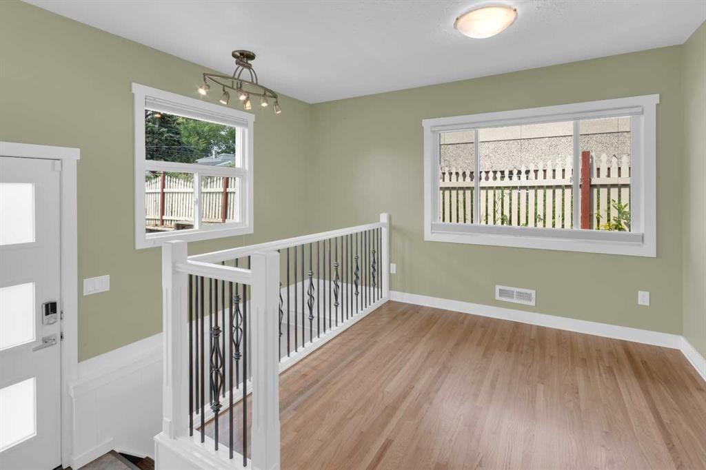 1 Thorncliffe Crescent Nw, Calgary, AB - Indoor Photo Showing Other Room