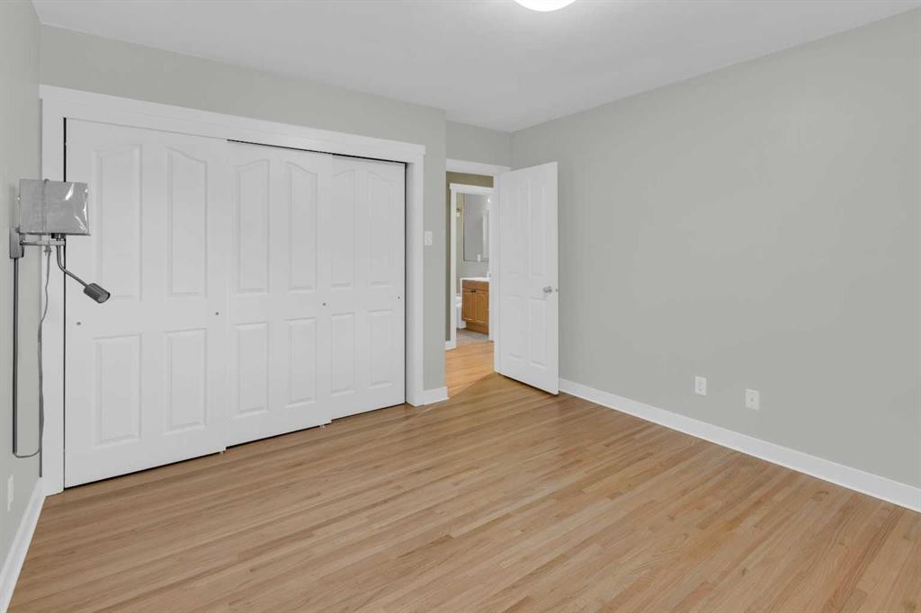 1 Thorncliffe Crescent Nw, Calgary, AB - Indoor Photo Showing Other Room