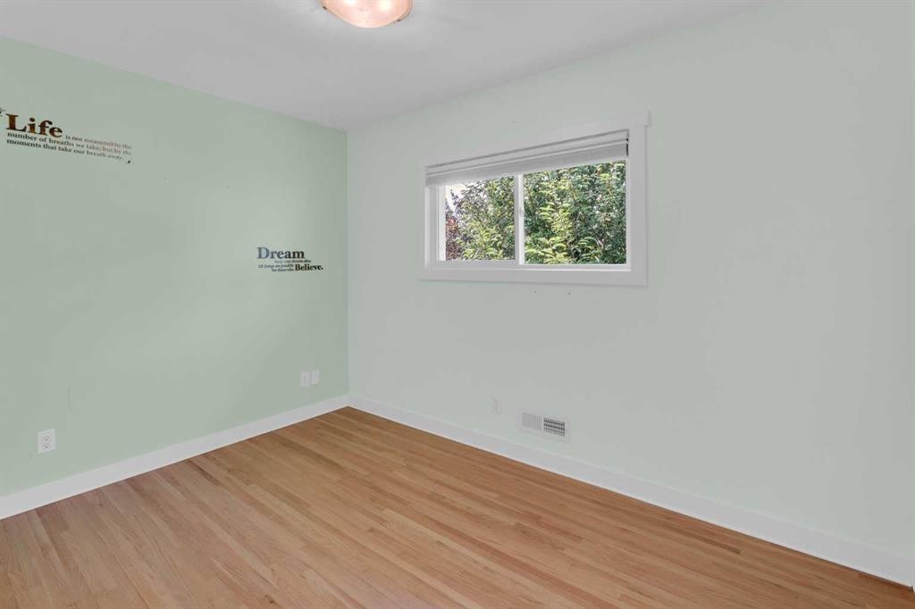 1 Thorncliffe Crescent Nw, Calgary, AB - Indoor Photo Showing Other Room