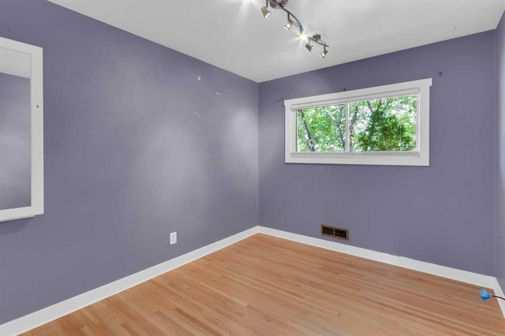 1 Thorncliffe Crescent Nw, Calgary, AB - Indoor Photo Showing Other Room