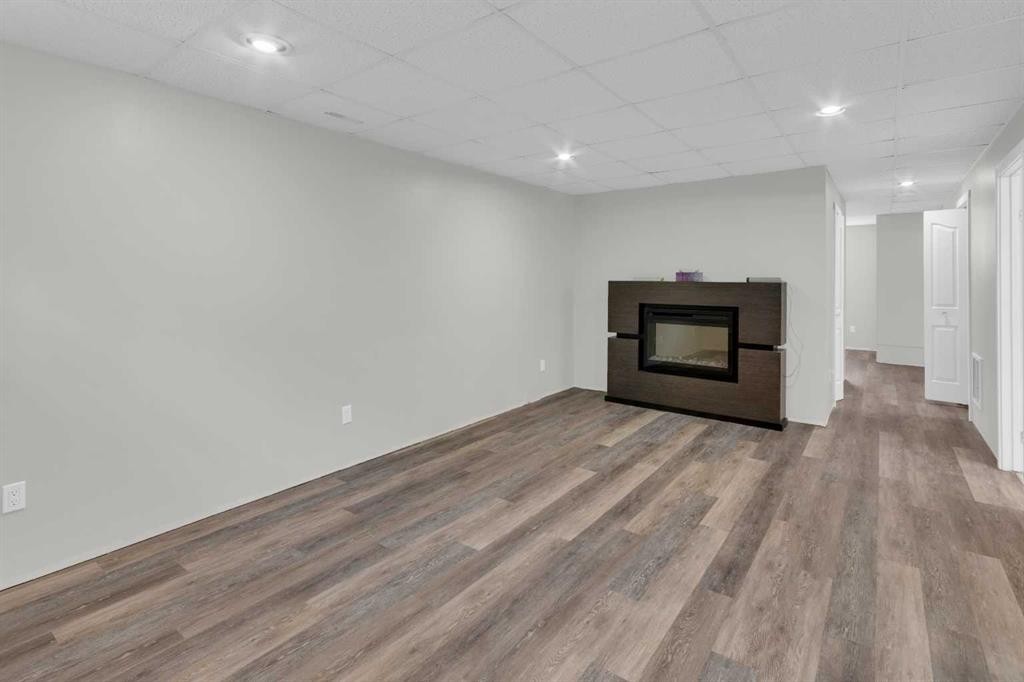 1 Thorncliffe Crescent Nw, Calgary, AB - Indoor Photo Showing Other Room
