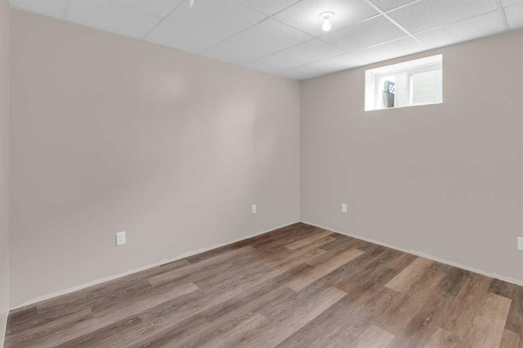 1 Thorncliffe Crescent Nw, Calgary, AB - Indoor Photo Showing Other Room