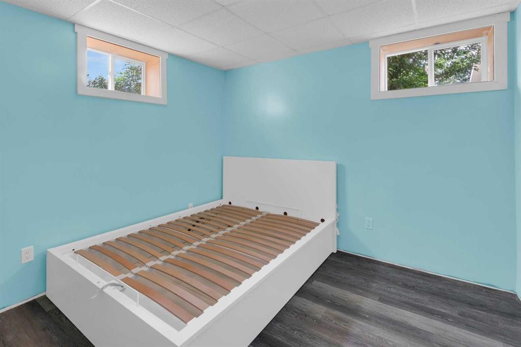 1 Thorncliffe Crescent Nw, Calgary, AB - Indoor Photo Showing Bedroom