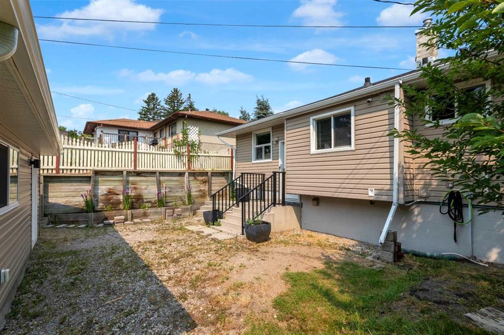 1 Thorncliffe Crescent Nw, Calgary, AB - Outdoor