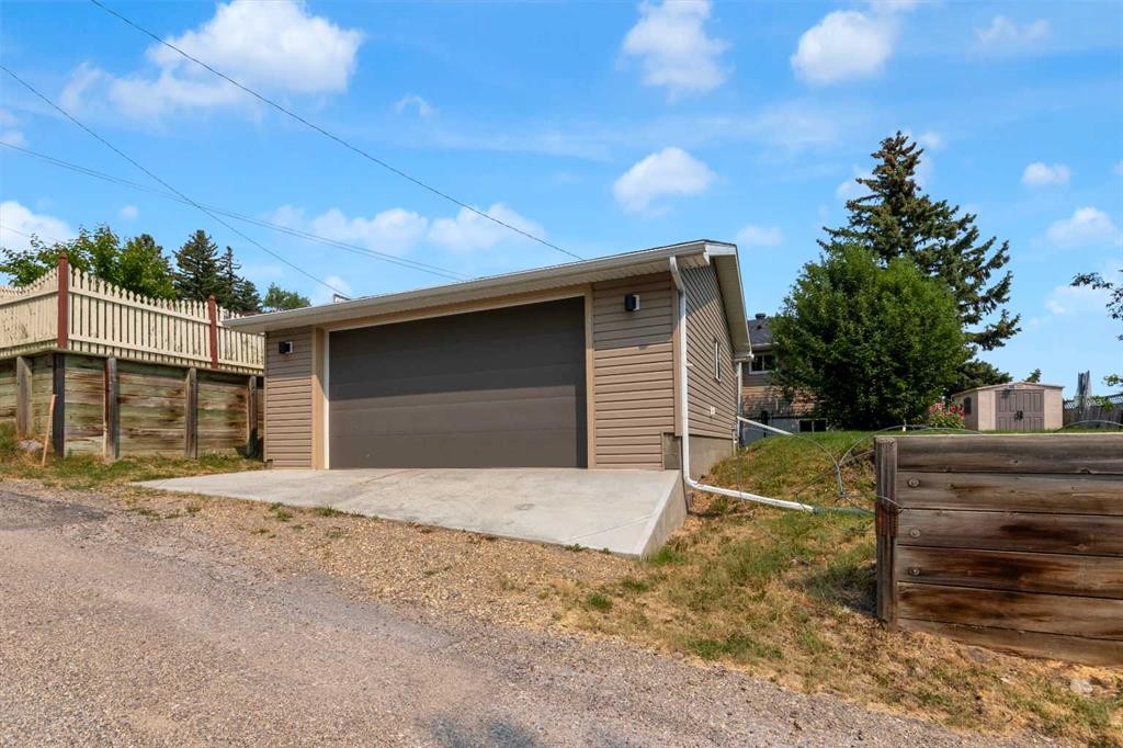 1 Thorncliffe Crescent Nw, Calgary, AB - Outdoor