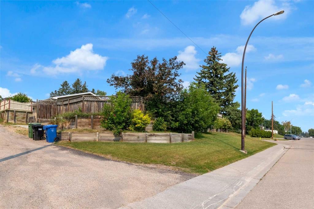 1 Thorncliffe Crescent Nw, Calgary, AB - Outdoor