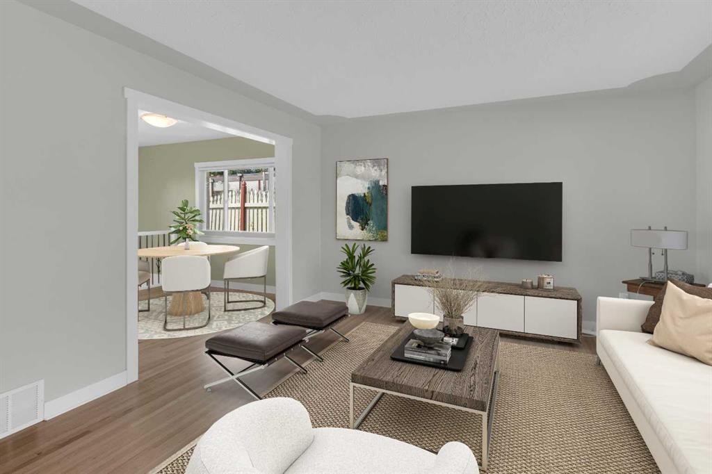 1 Thorncliffe Crescent Nw, Calgary, AB - Indoor Photo Showing Living Room