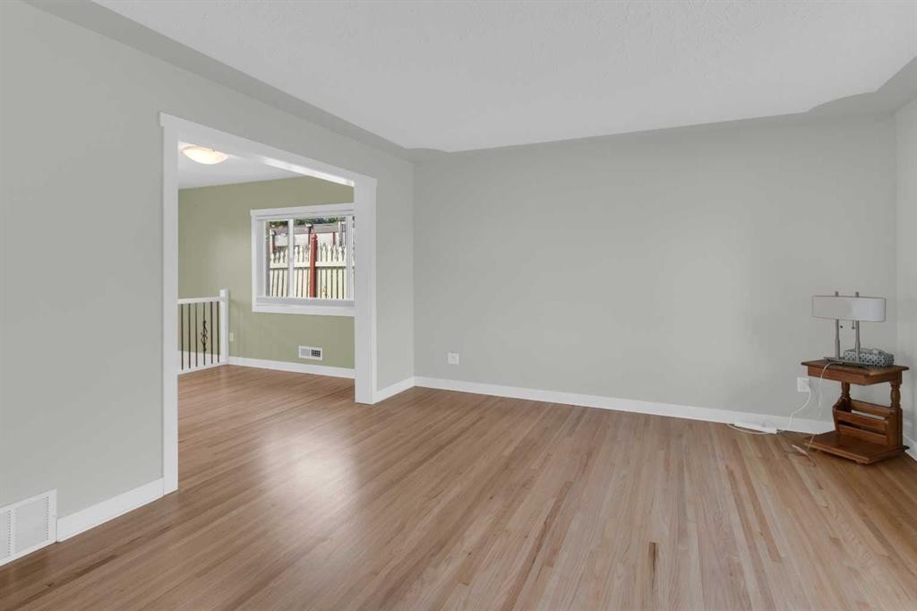 1 Thorncliffe Crescent Nw, Calgary, AB - Indoor Photo Showing Other Room