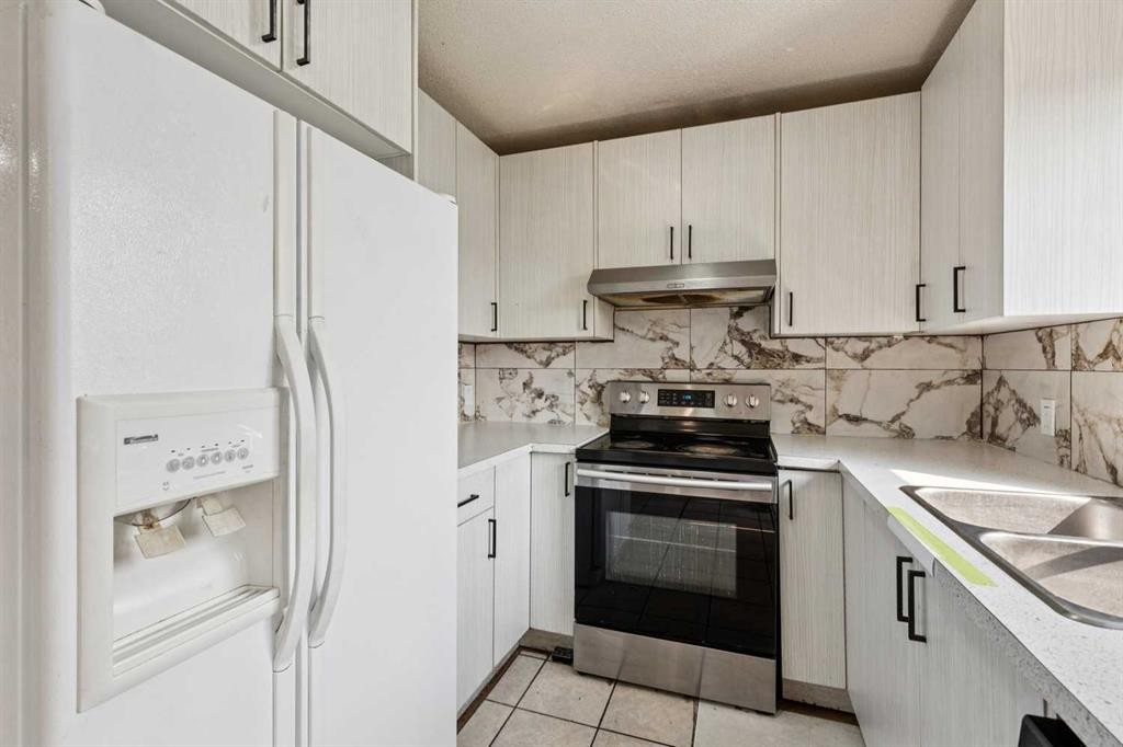 104 Falmere Way Ne, Calgary, AB - Indoor Photo Showing Kitchen With Double Sink
