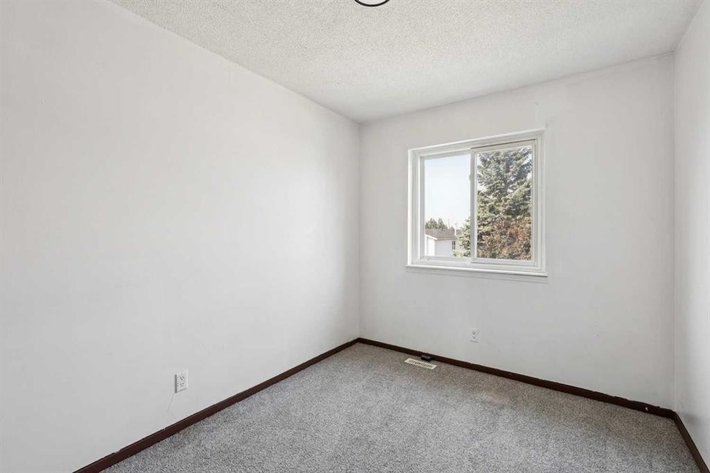 104 Falmere Way Ne, Calgary, AB - Indoor Photo Showing Other Room