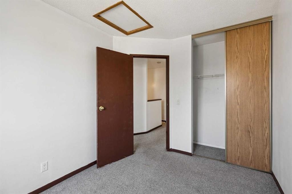 104 Falmere Way Ne, Calgary, AB - Indoor Photo Showing Other Room