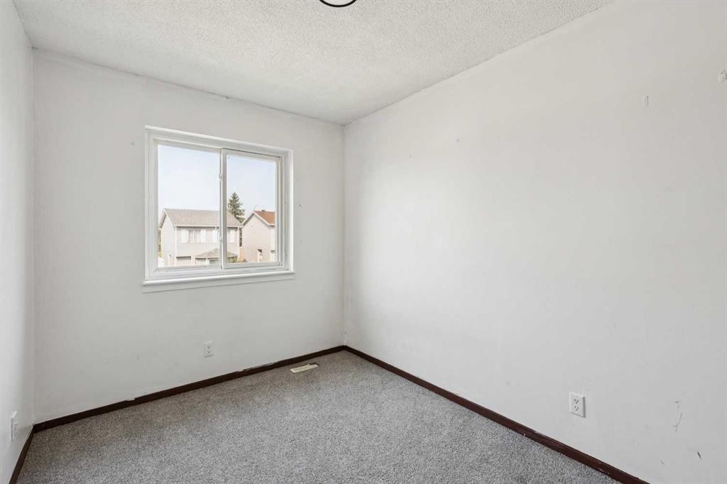 104 Falmere Way Ne, Calgary, AB - Indoor Photo Showing Other Room