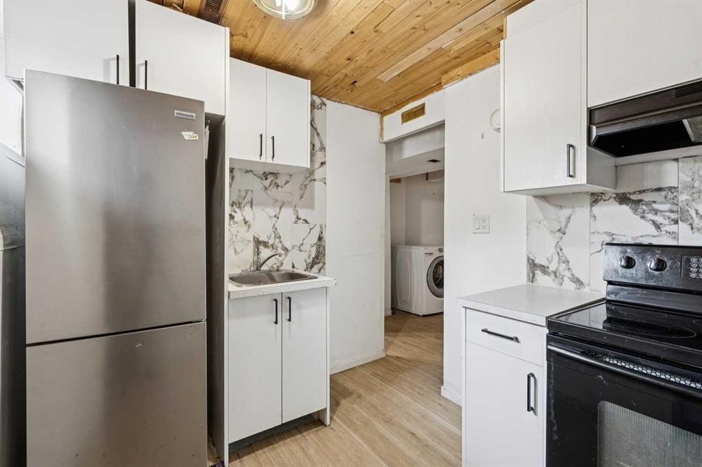104 Falmere Way Ne, Calgary, AB - Indoor Photo Showing Kitchen
