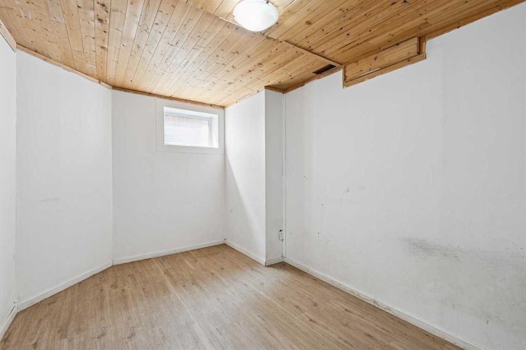104 Falmere Way Ne, Calgary, AB - Indoor Photo Showing Other Room