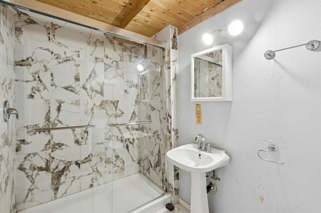 104 Falmere Way Ne, Calgary, AB - Indoor Photo Showing Bathroom