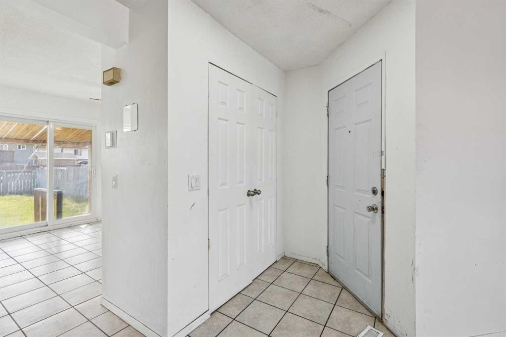 104 Falmere Way Ne, Calgary, AB - Indoor Photo Showing Other Room