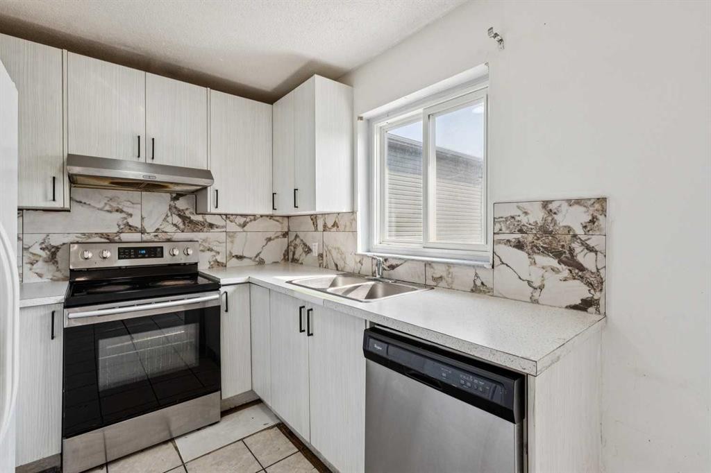 104 Falmere Way Ne, Calgary, AB - Indoor Photo Showing Kitchen With Double Sink