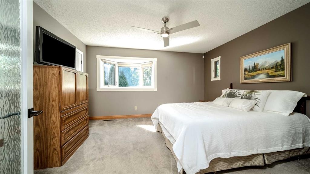 152 Mapleburn Drive Se, Calgary, AB