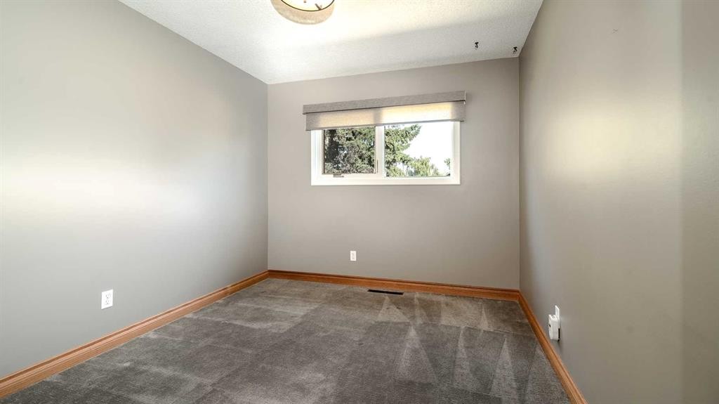 152 Mapleburn Drive Se, Calgary, AB