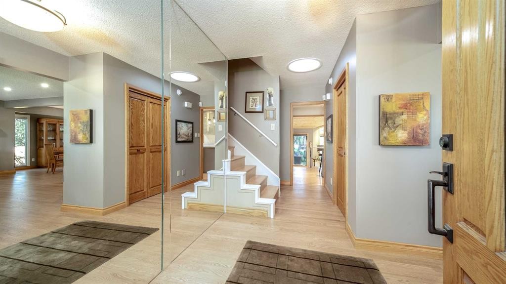 152 Mapleburn Drive Se, Calgary, AB