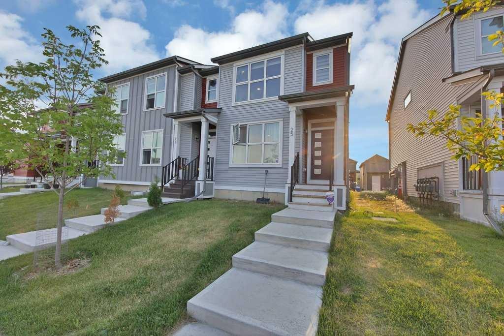 25 Savanna Manor Ne, Calgary, AB - Outdoor With Facade