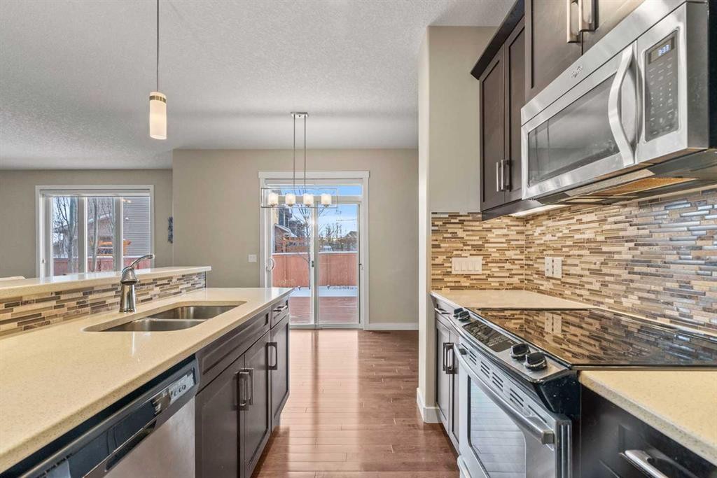 2306 Bayside Circle Sw, Airdrie, AB - Indoor Photo Showing Kitchen With Stainless Steel Kitchen With Double Sink With Upgraded Kitchen