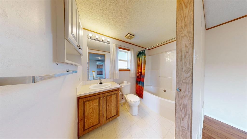1905 29 Avenue, Nanton, AB - Indoor Photo Showing Bathroom