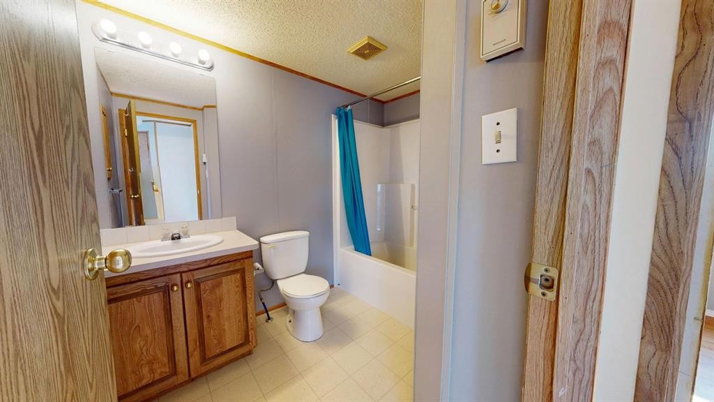 1905 29 Avenue, Nanton, AB - Indoor Photo Showing Bathroom