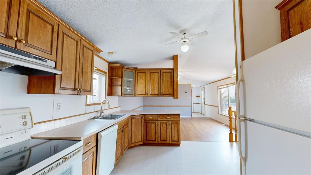 1905 29 Avenue, Nanton, AB - Indoor Photo Showing Kitchen With Double Sink