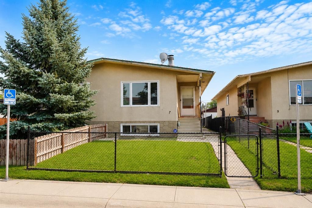 7 Dovercliffe Way Se, Calgary, AB - Outdoor