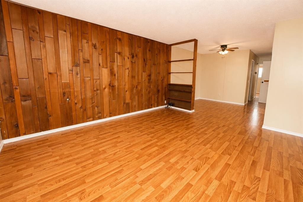 7 Dovercliffe Way Se, Calgary, AB - Indoor Photo Showing Other Room