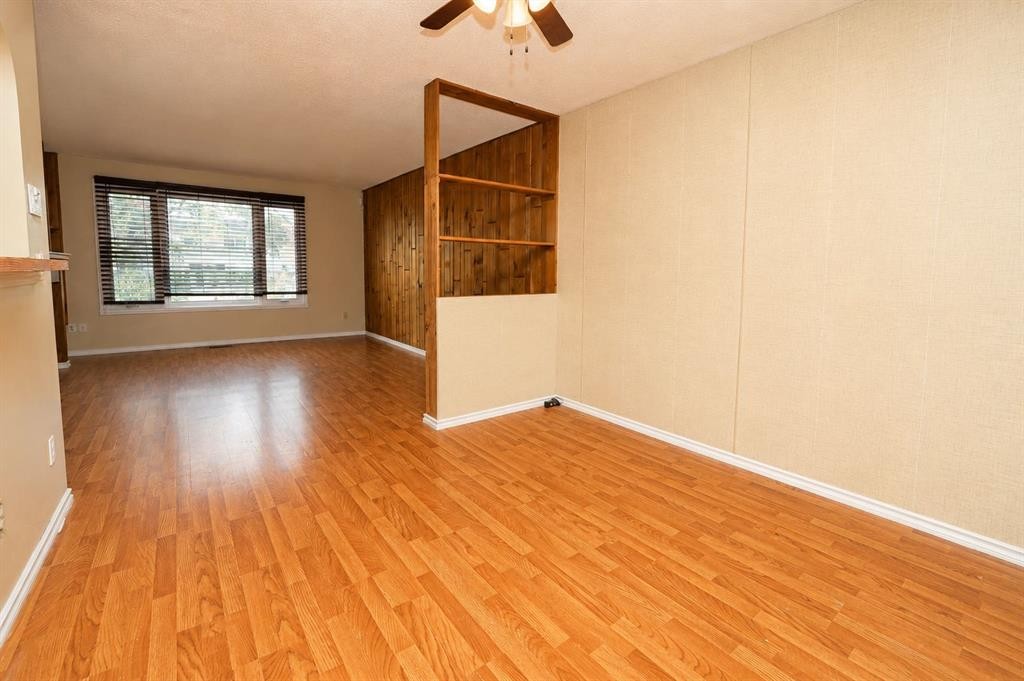 7 Dovercliffe Way Se, Calgary, AB - Indoor Photo Showing Other Room