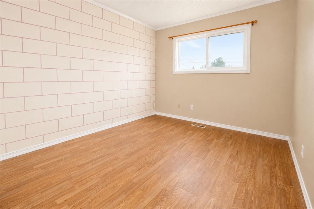 7 Dovercliffe Way Se, Calgary, AB - Indoor Photo Showing Other Room