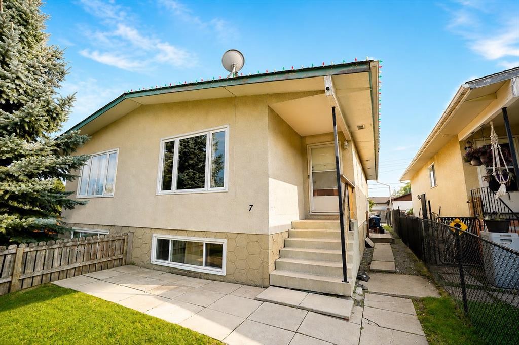 7 Dovercliffe Way Se, Calgary, AB - Outdoor With Exterior