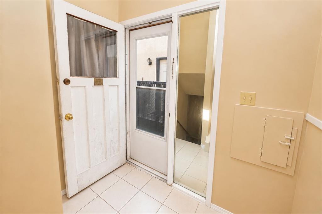 7 Dovercliffe Way Se, Calgary, AB - Indoor Photo Showing Other Room