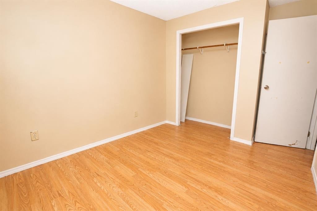 7 Dovercliffe Way Se, Calgary, AB - Indoor Photo Showing Other Room