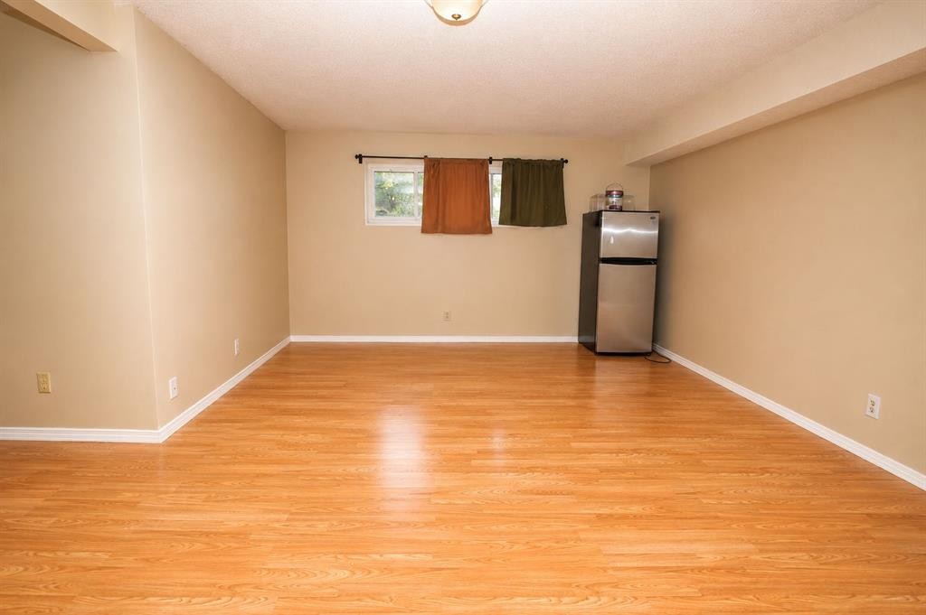 7 Dovercliffe Way Se, Calgary, AB - Indoor Photo Showing Other Room