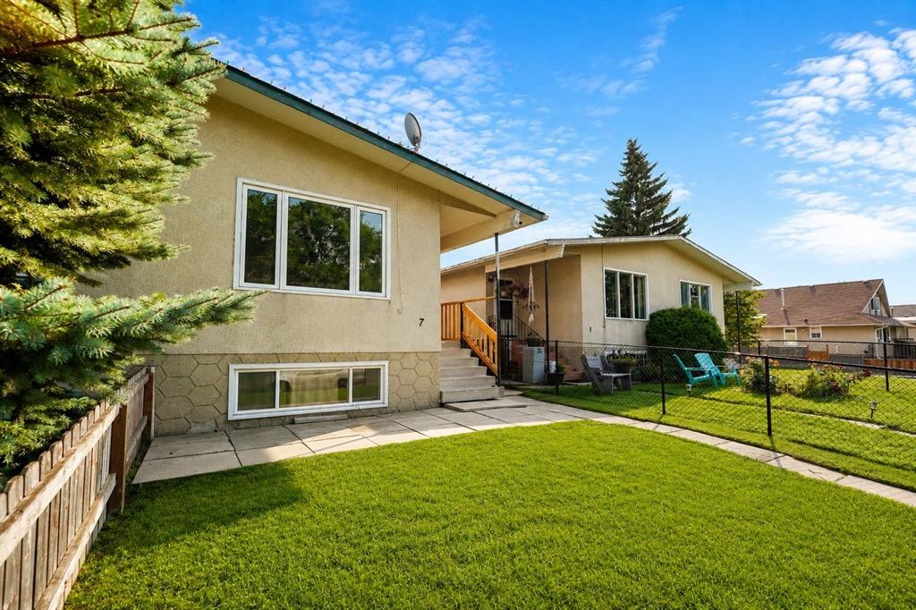 7 Dovercliffe Way Se, Calgary, AB - Outdoor