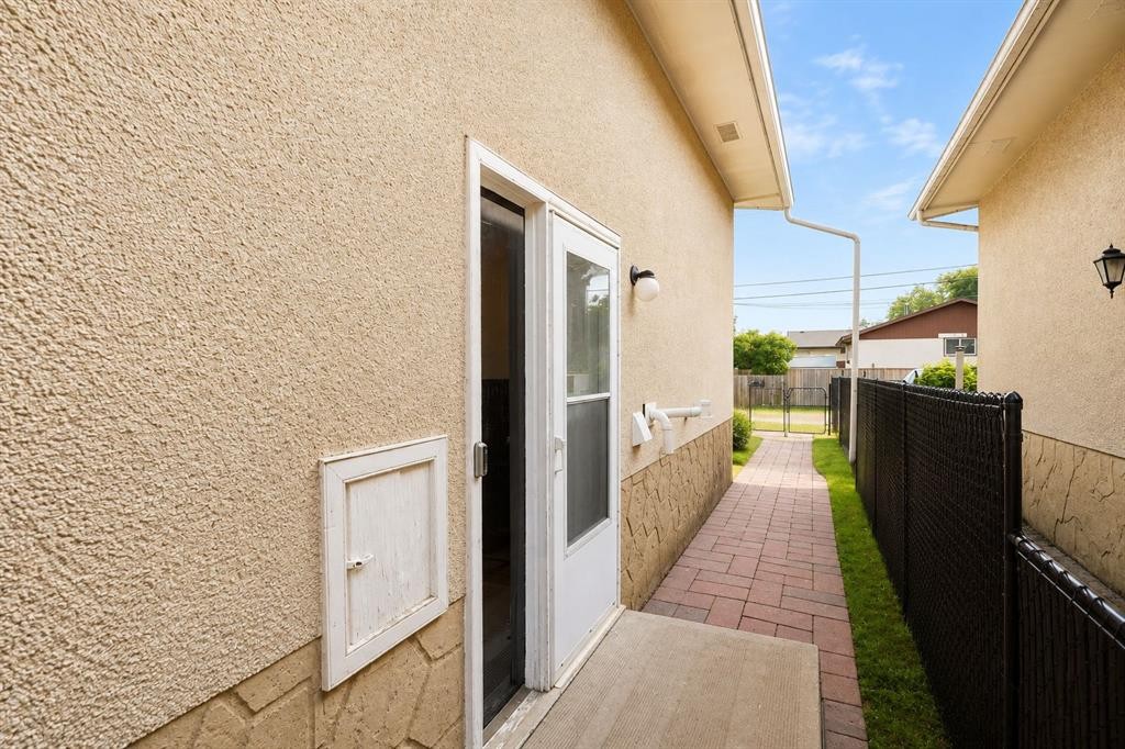 7 Dovercliffe Way Se, Calgary, AB - Outdoor With Exterior