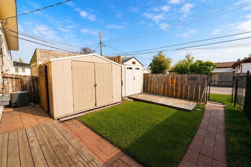 7 Dovercliffe Way Se, Calgary, AB - Outdoor