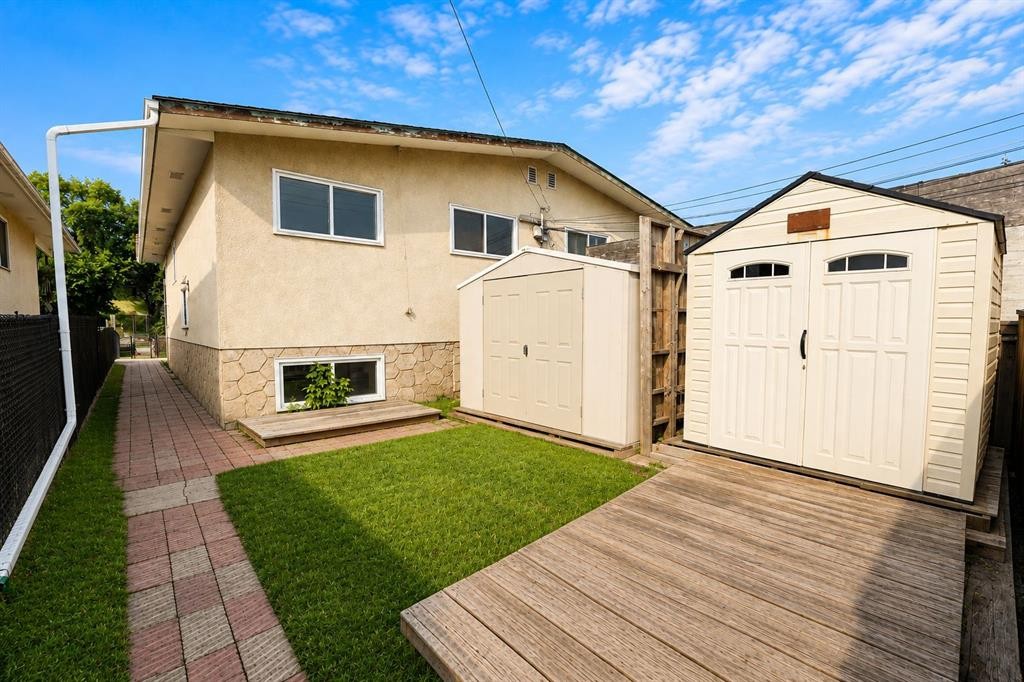 7 Dovercliffe Way Se, Calgary, AB - Outdoor With Exterior