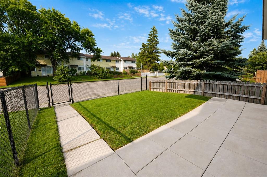 7 Dovercliffe Way Se, Calgary, AB - Outdoor
