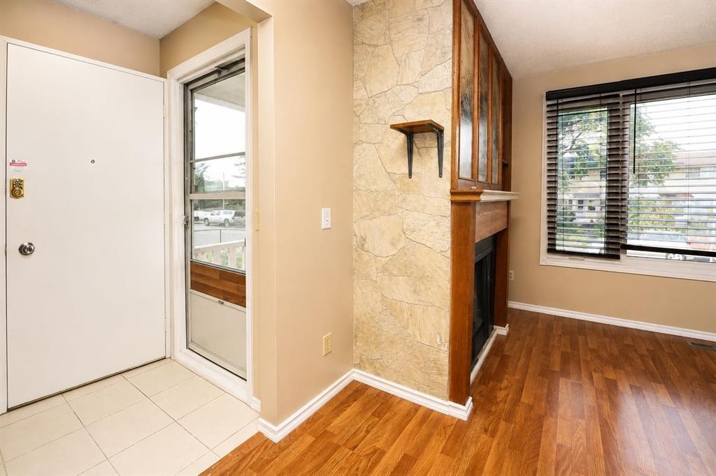 7 Dovercliffe Way Se, Calgary, AB - Indoor Photo Showing Other Room