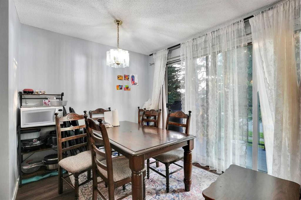 3429 Cedarille Drive Sw, Calgary, AB - Indoor Photo Showing Dining Room
