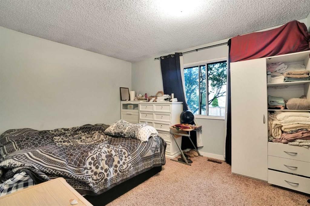 3429 Cedarille Drive Sw, Calgary, AB - Indoor Photo Showing Bedroom