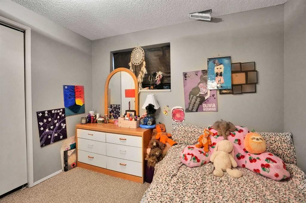 3429 Cedarille Drive Sw, Calgary, AB - Indoor Photo Showing Bedroom