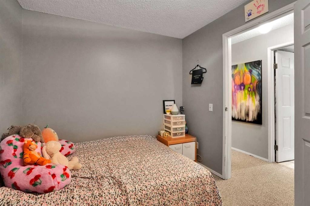 3429 Cedarille Drive Sw, Calgary, AB - Indoor Photo Showing Bedroom