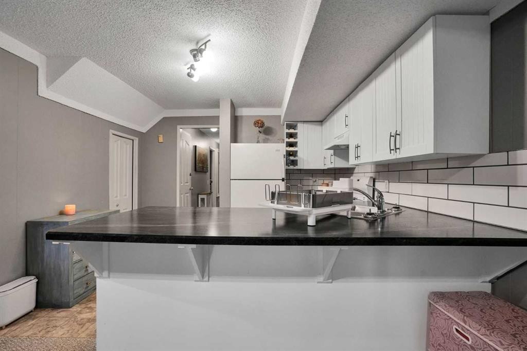 3429 Cedarille Drive Sw, Calgary, AB - Indoor Photo Showing Kitchen With Double Sink