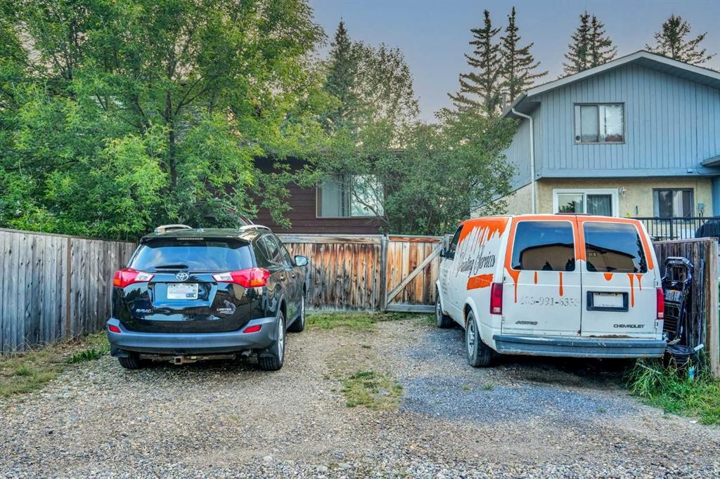 3429 Cedarille Drive Sw, Calgary, AB - Outdoor