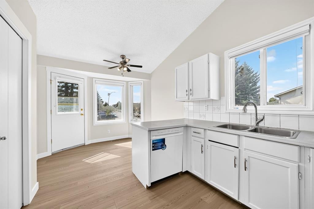 143 Applewood Drive Se, Calgary, AB - Indoor Photo Showing Kitchen With Double Sink